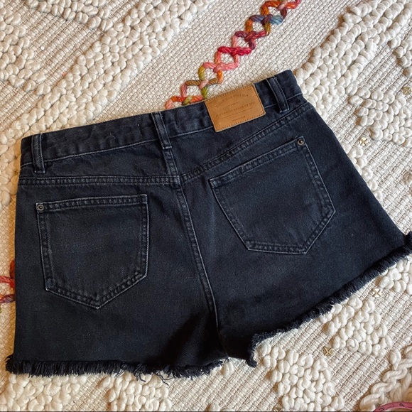 Sold ZARA Black High Rise Frayed Hem Denim Shorts - Picture 7 of 11